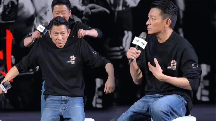 《流浪地球2》全阵容首亮相,刘德华喊"京哥",吴京反应太好笑