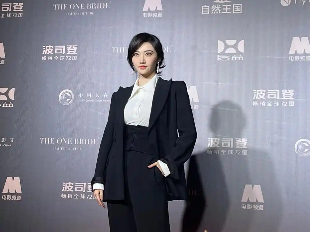 今日份大佬甜……  #气场全开 #景甜#西装杀 - 抖音