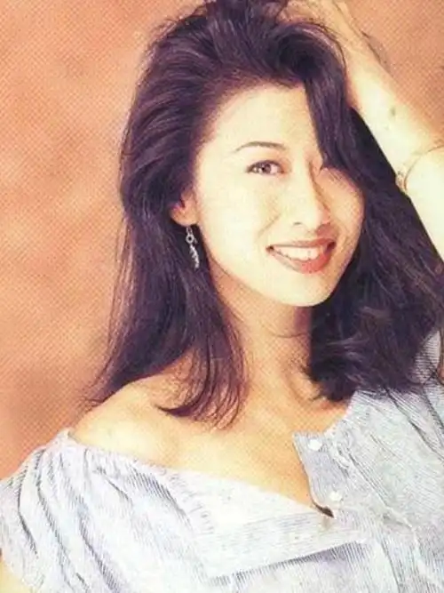 回顾:叶倩文嫁大14岁的林子祥,婚内上位婚后分居无儿女图什么?