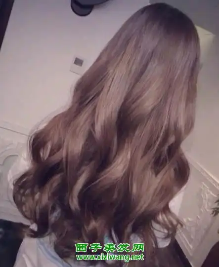 齐腰长发烫发发型图片 蓬松凌乱感觉变熟女(3)