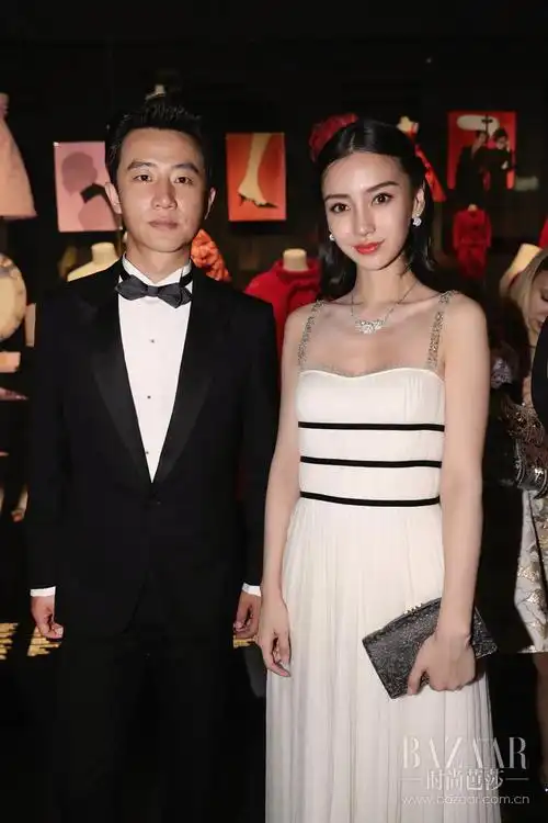 黄轩,angelababy黄轩和baby相伴看展,郎才女貌的他们美成一幅画了