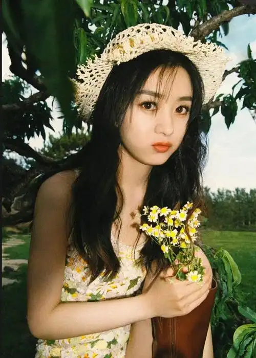 赵丽颖这组照片封神,田园少女可爱又俏皮