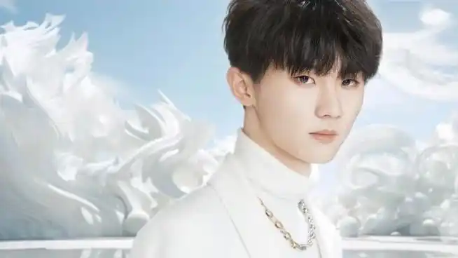 马嘉祺白西装造型图