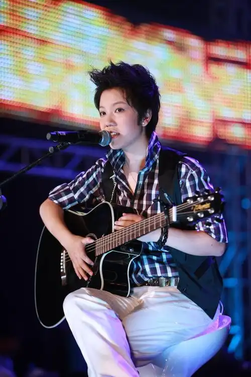 快乐女声10李霄云