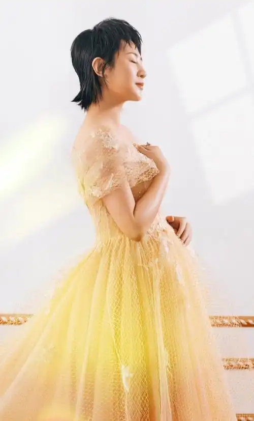 马丽接回长发堪比"整容",37岁嫩回20岁,难怪能嫁给小鲜肉