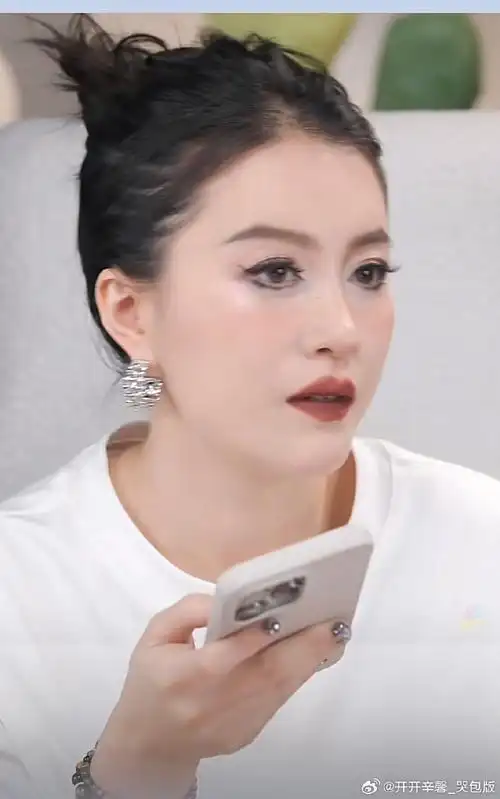 图6 7随手挽的鸡毛头都好美[锦鲤附体]@李嘉格