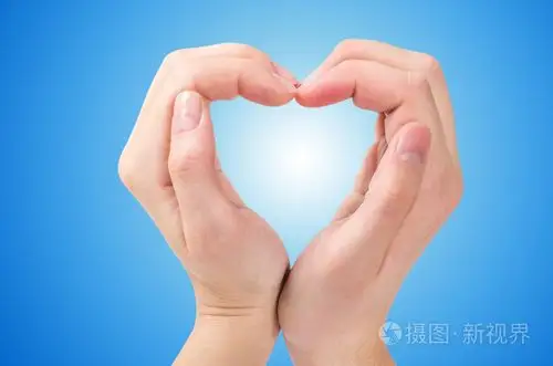 两只手形成一个心的形状照片-正版商用图片098ur9-摄图新视界
