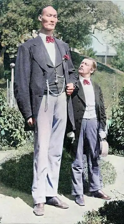 中国第一巨人身高3米19通10国语言身高记录至今无人能破