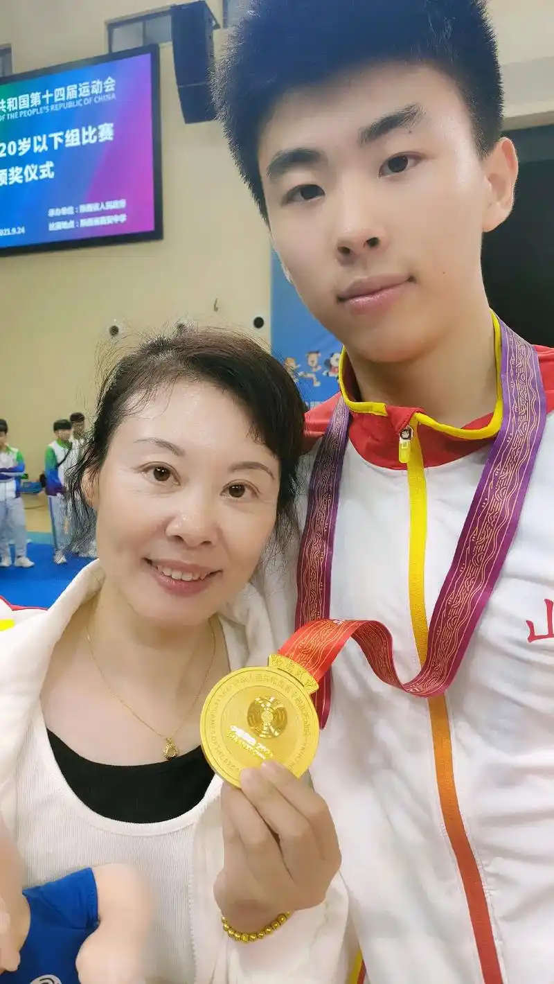 16岁拿到了青运会亚军,18岁拿到了全运会冠军,19岁拿到了 - 抖音