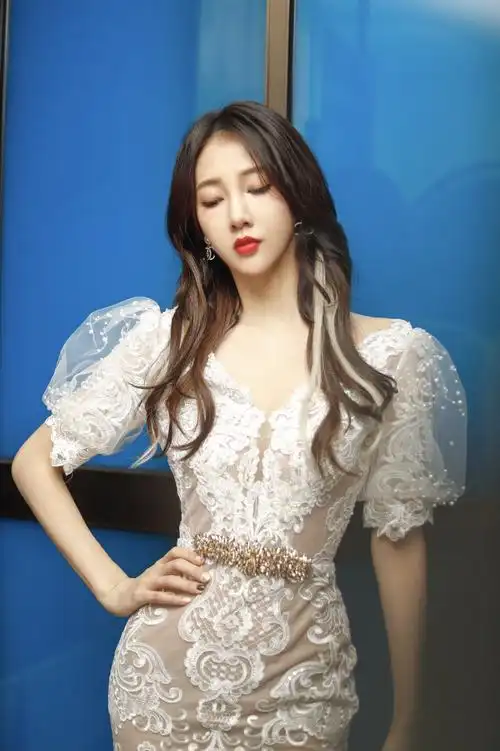 国贸金鸡之夜弦子助阵李茂新片 献唱片尾曲《灿烂的你》