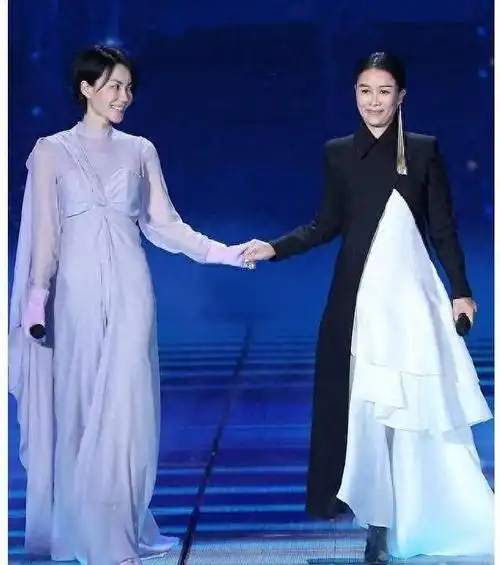 王菲与那英:有你在,我心中不会有黄昏 网友:太好磕了!