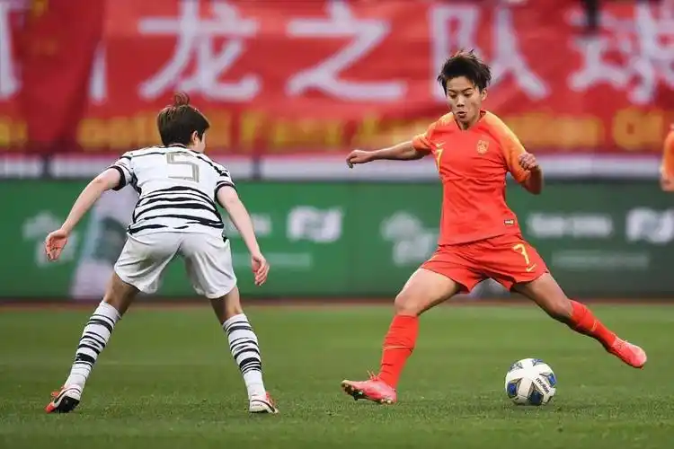 中国女足一群令人敬佩的铿锵玫瑰