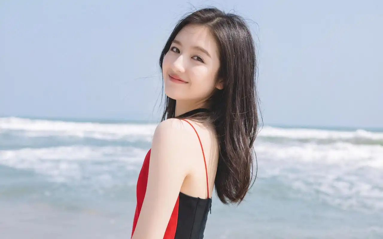 李兰迪浪漫海边写真桌面壁纸