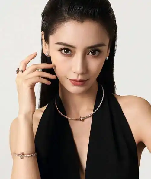 女明星的贵族气场,揭秘女明星如何通过珠宝散发贵气
