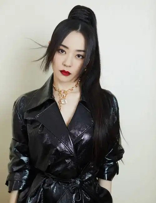 饱满性感美到发光,38岁张靓颖写真赏_皮肤_气质_自然