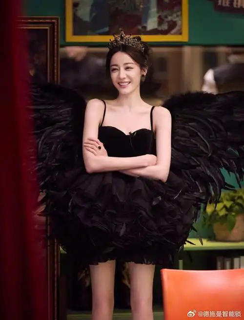 开始推理吧#来推镇看巴自美@dear-迪丽热巴最美黑天鹅 跟着巴巴一起