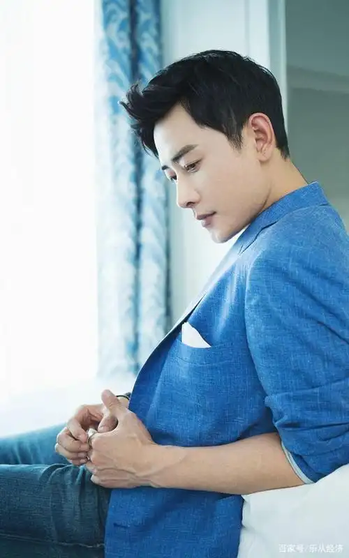 帅气逼人的罗晋,连侧脸都是那么完美,实在是太撩了!