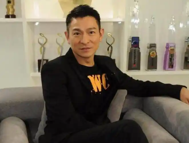 刘德华2个月去一次监狱,得知原因后,网友:难怪他能红_因为_电影_镜头