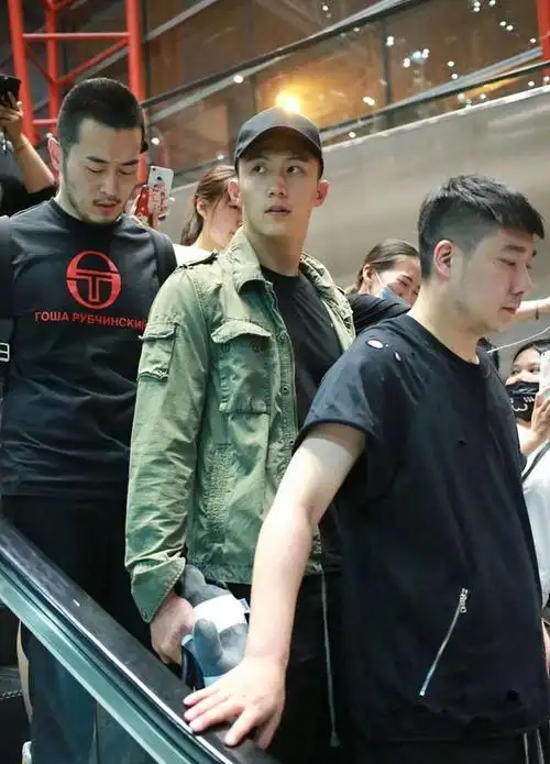 黄景瑜热巴恋情瓜再发酵,她超爱梗刷屏,粉丝纷争何时休?