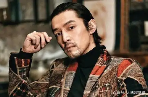 胡歌复古油头造型,温文尔雅,绅士十足