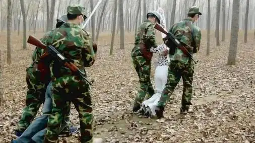 枪毙死刑犯时,为什么要十几个人一起开枪?怕打不准吗?