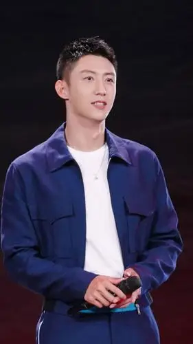 演员黄景瑜待播剧《亲爱的戎装》你期待吗,更新一波优雅帅照