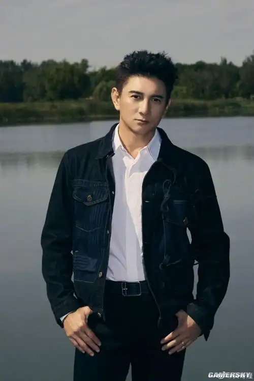 吴奇隆52岁生日分享视频 展示腾空一字马 _ 游民星空 gamersky.com