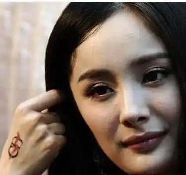 迪丽热巴居然也有纹身?还纹在了这个部位