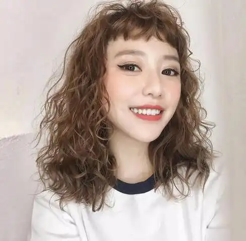 女生网红泡面头短发图片_短发发型_西子美发网