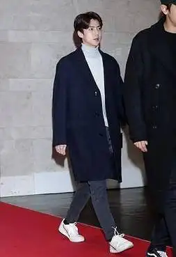 小奶包吴世勋"长大了",型男风格势不可挡,粉丝直呼太有魅力了_黑色