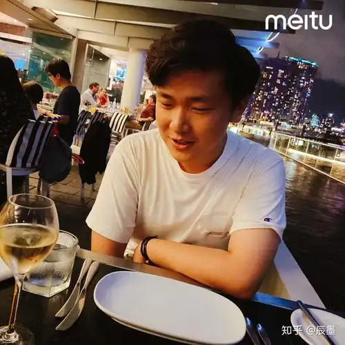 想问一下广大女孩子,男生180cm,130斤是不是你们的理想对象?