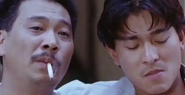 《天若有情》里,达叔的衣服上写着 we want you back