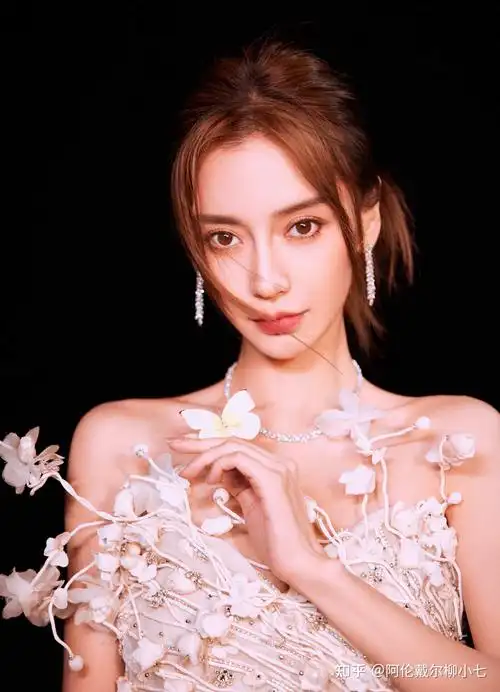 国内女明星有哪些惊为天人的礼服造型?