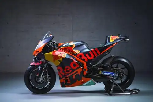 2021motogpktm厂队版赛车rc16