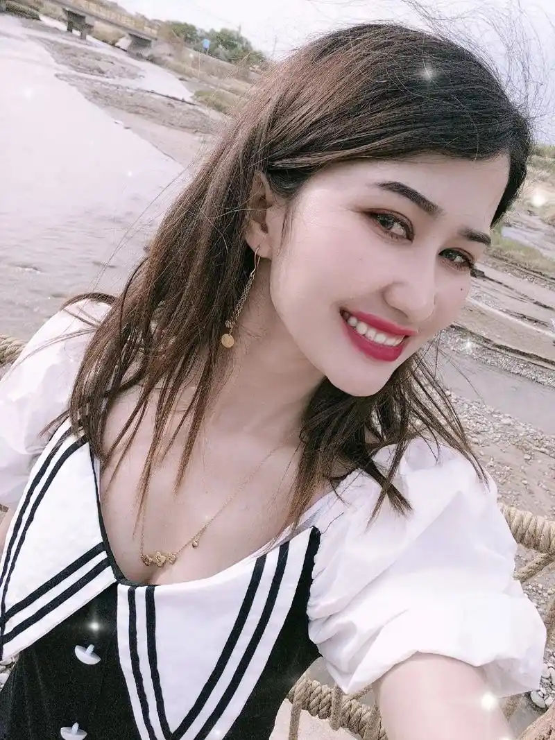 发个库存回忆一下 #爱笑的女人最美 #每一张照片都是满满的 - 抖音