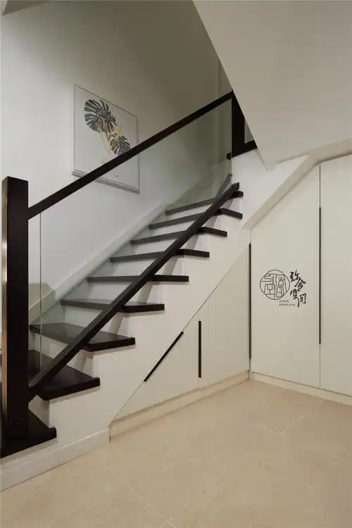 160㎡现代简约风格楼梯装修效果图