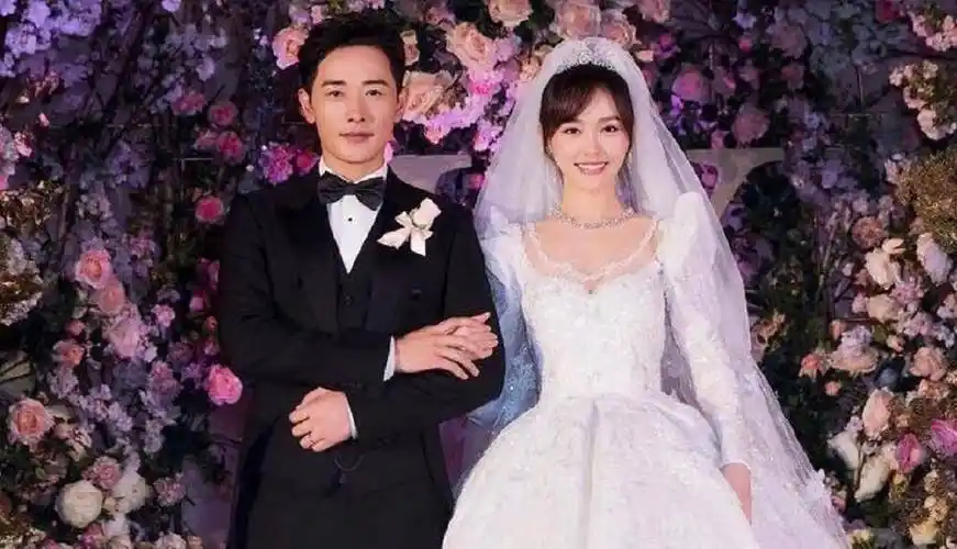 罗晋多了一个"小公主"要去守护,唐嫣则从"少女"晋升成了"新手妈妈".