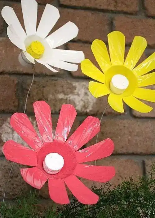 这些塑料瓶的变废为宝玩法能让孩子假期生活充实很多,还省不少玩具钱!