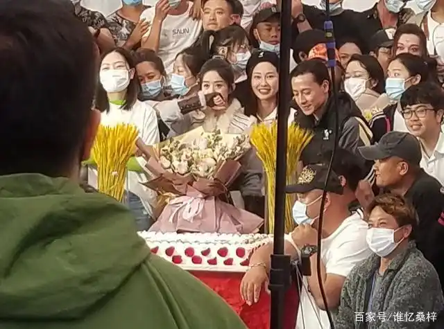 赵丽颖,王一博有翡杀青照曝光,快进来收图!