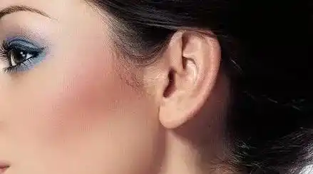 耳朵厚长大的人,是肾气充足的表现;耳朵薄而小的人,多为肾气亏虚.