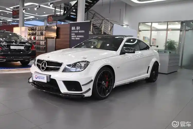 【奔驰c级 amg2012款c 63 amg 双门轿跑车black series侧前45度车头向