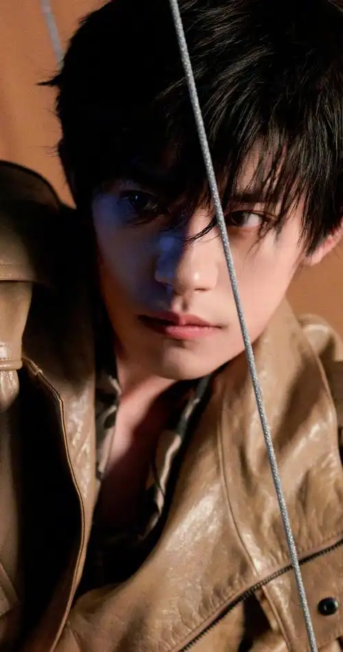 易烊千玺elle3月刊封面##易烊千玺elle世界尽头大片##易烊千玺晒图