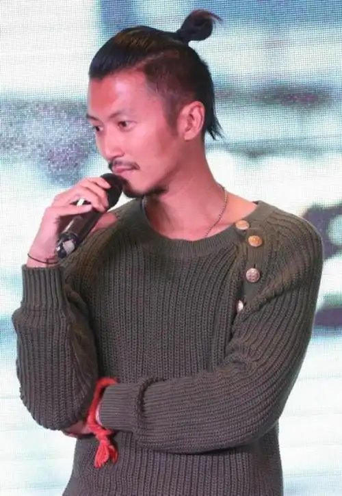 谢霆锋半丸子头发型图片谢霆锋锋味丸子头如何扎