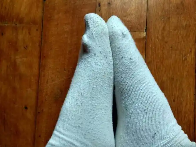 跪求小学生脱鞋图片