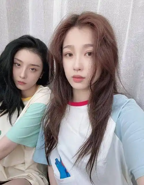 虞书欣学院风嘟嘴卖萌,晒照the9日常训练,赵小棠被p进合照中心_照片