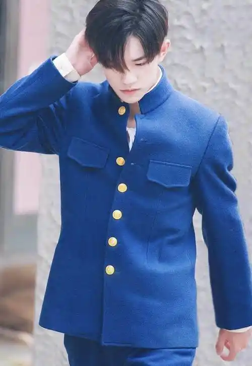 中分八字刘海,曾经的小男孩长大了_军人_时尚_角色