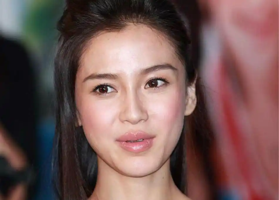 杨颖素颜照,晒的是颜值,藏的是不是厚度?