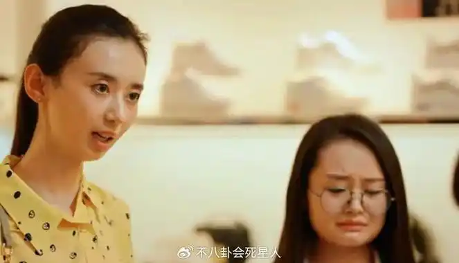 徐梓钧和关晓彤是同班同学,一起出演了《二十不惑》,观众记得女主是