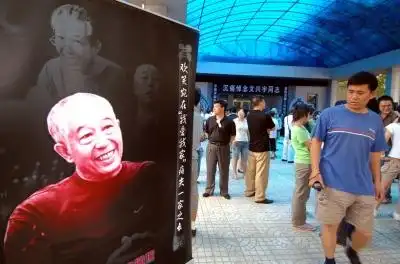 当天,文兴宇追悼会及遗体告别仪式在北京八宝山殡仪馆举行.