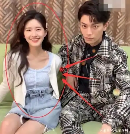 赵露思才是"避嫌高手"!和丁禹兮靠着坐,手放的位置引全网点赞